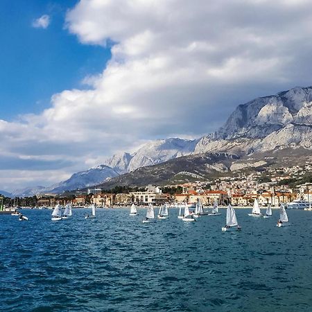 Lovely Apartment In Makarska With Kitchen Екстериор снимка