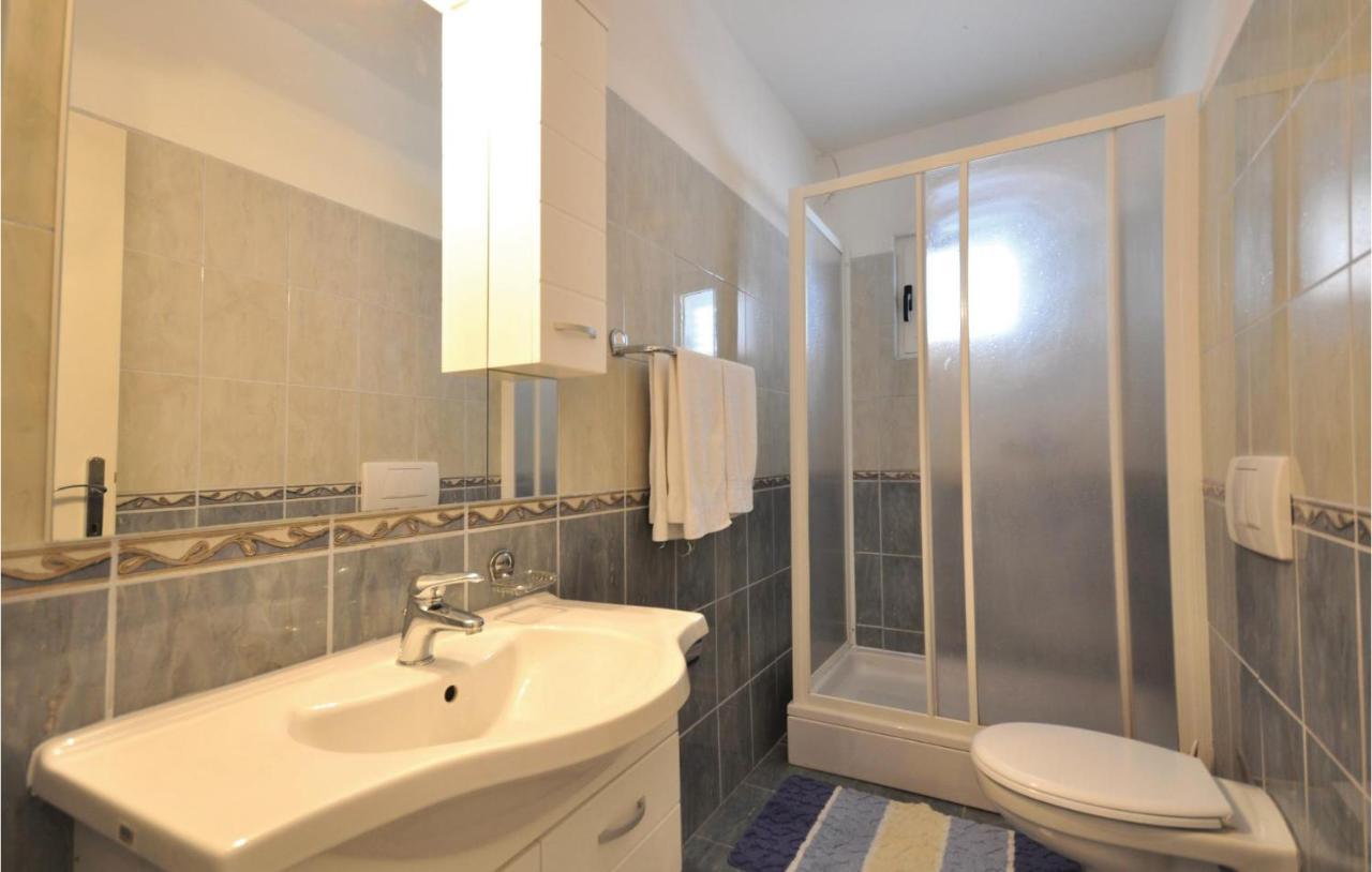 Lovely Apartment In Makarska With Kitchen Екстериор снимка